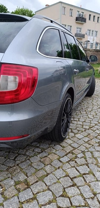 Skoda Superb cena 29999 przebieg: 299000, rok produkcji 2010 z Gubin małe 352